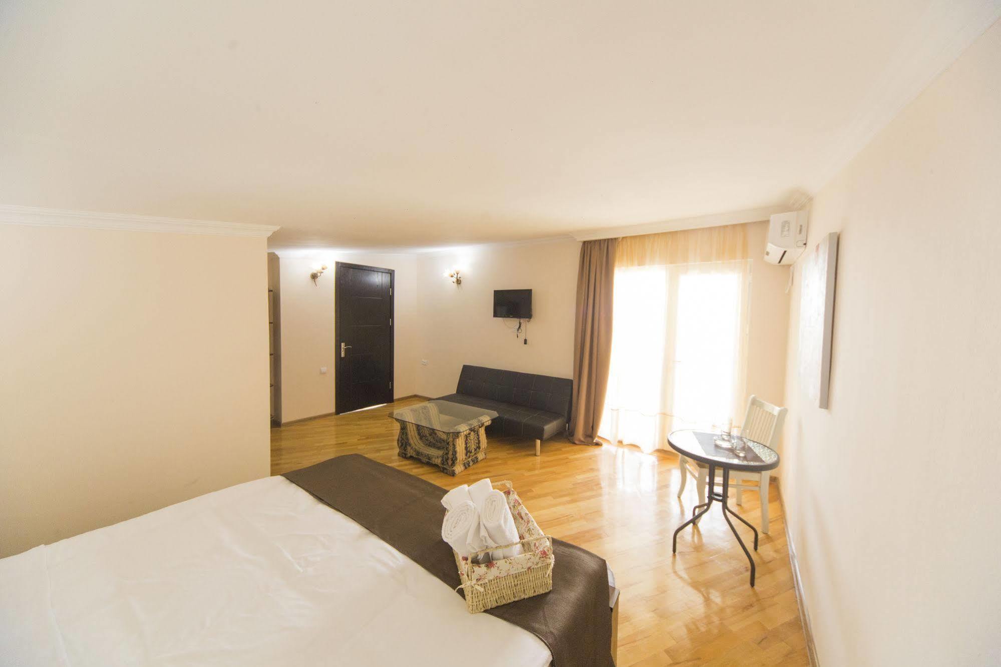 Log Inn Boutique Hotel Tbilisi Exterior foto