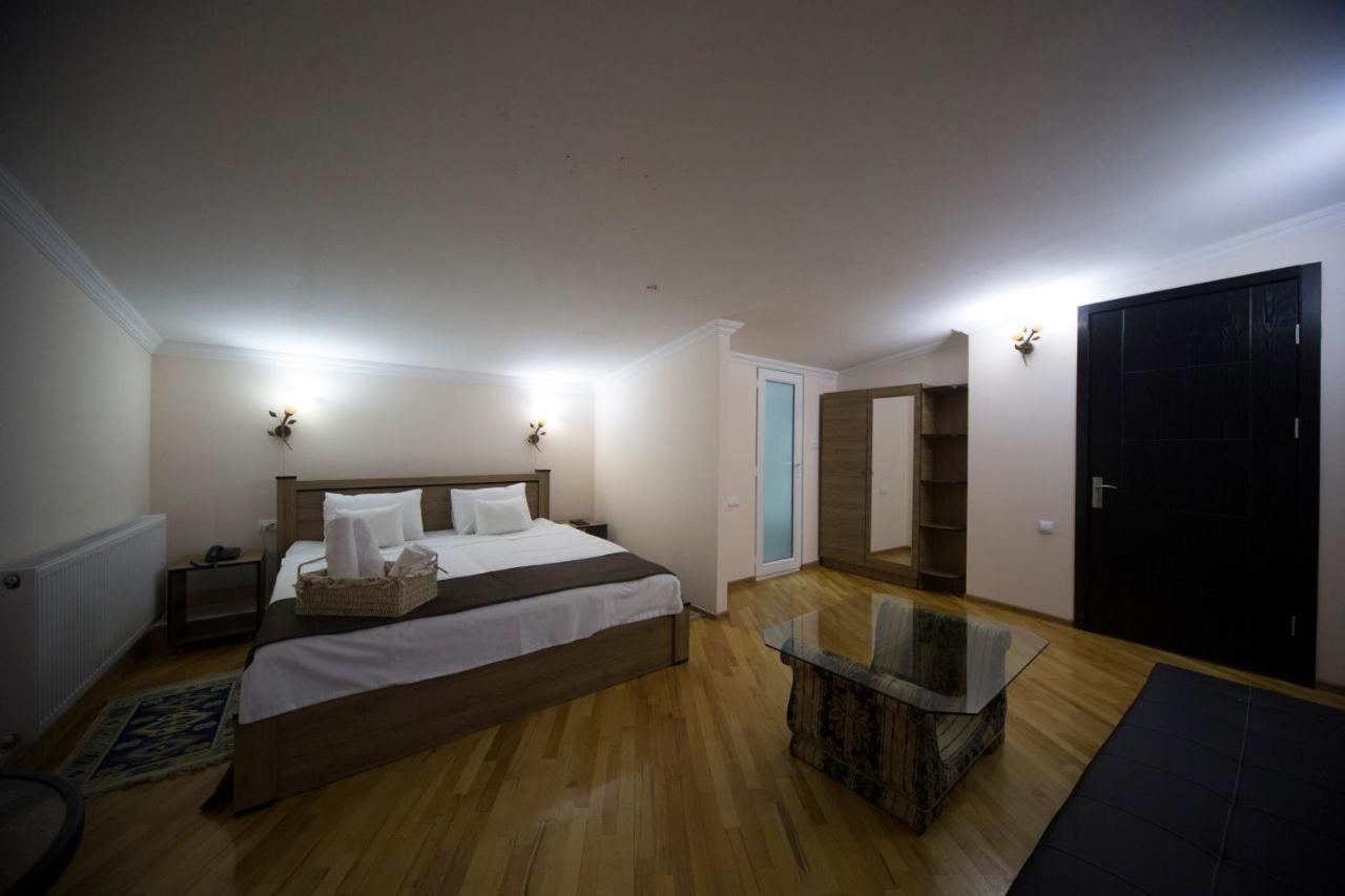 Log Inn Boutique Hotel Tbilisi Exterior foto